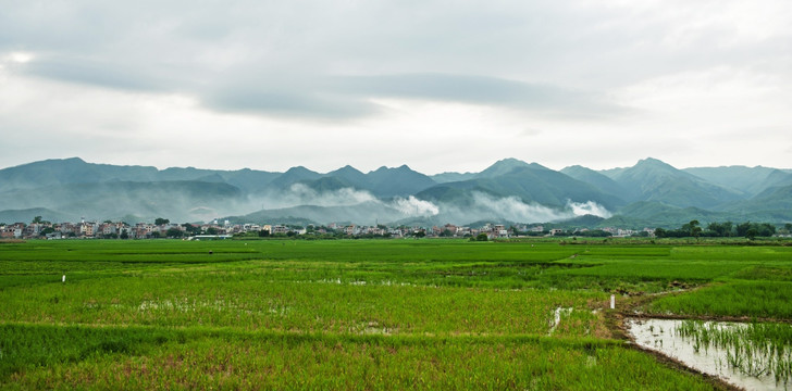 田野 村庄 远山 炊烟