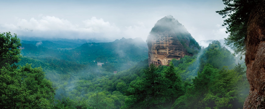 天水麦积山烟雨