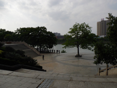江边广场