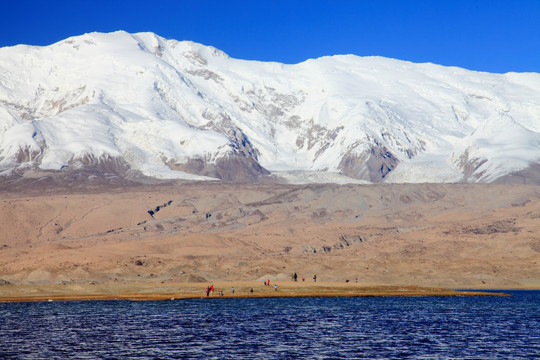 冰山圣湖