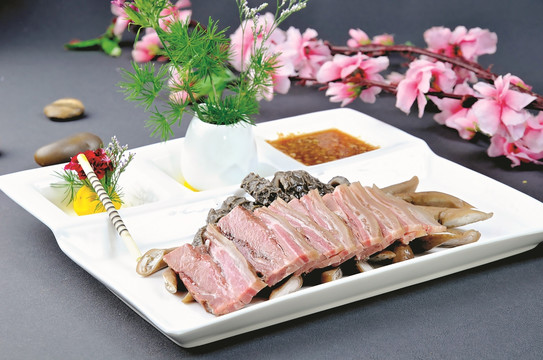 鹵水羊肉拼
