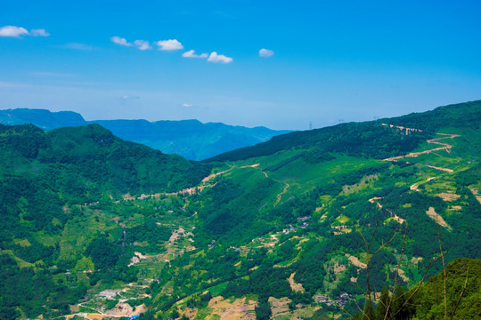 崇山峻岭