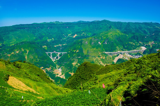 崇山峻岭 高架桥