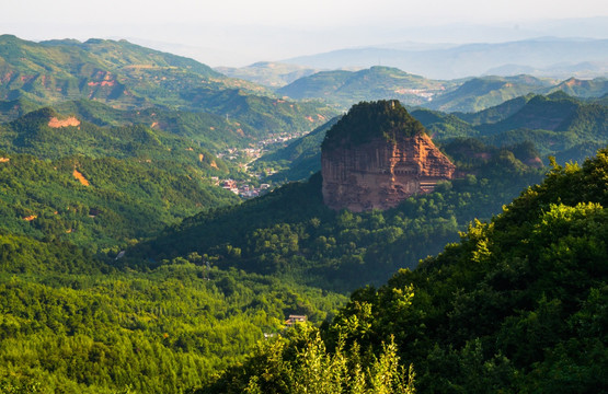 天水麦积山远景