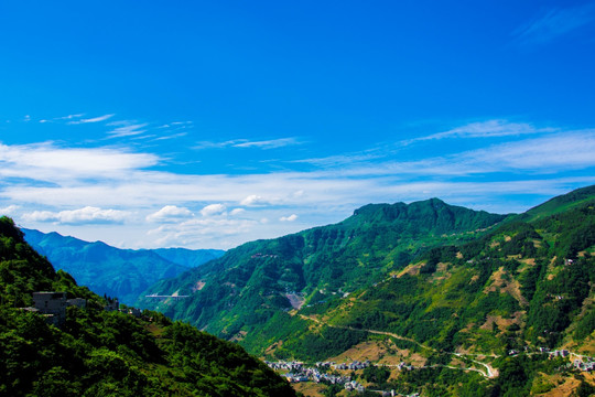 崇山峻岭 大山