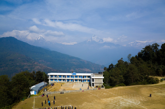 尼泊尔徒步 大山里的学校