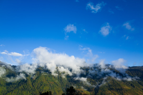 尼泊尔博卡拉 徒步 雪后的山脊