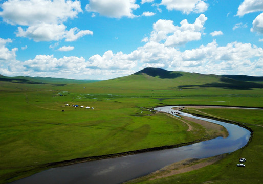 草原河流蒙古包