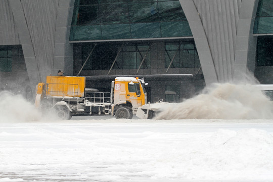 机场扫雪作业 机场除雪