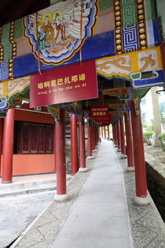 寺庙长廊