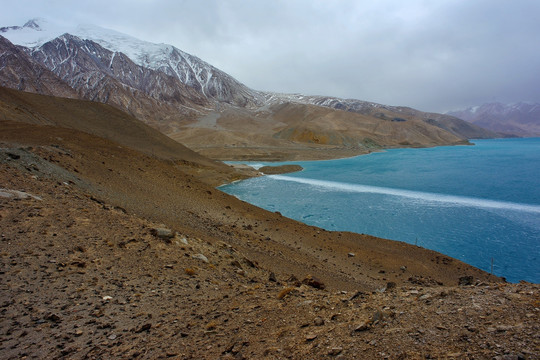 新疆冰雪白沙湖