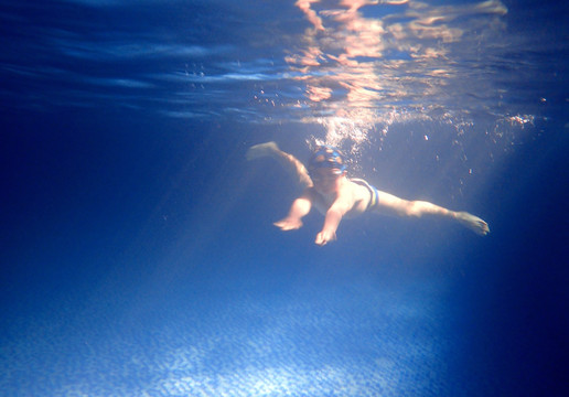 儿童潜水