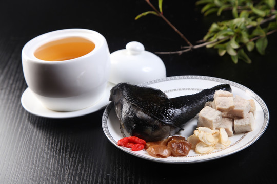  西洋參枸杞烏雞湯 