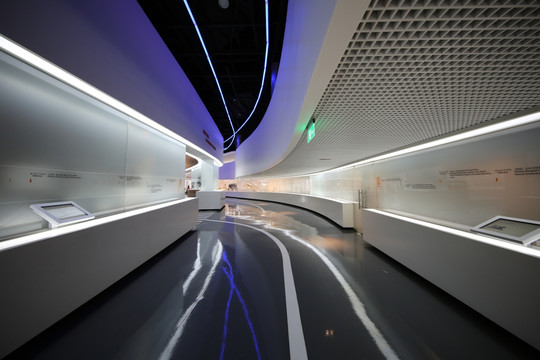 流线型汽车展厅设计