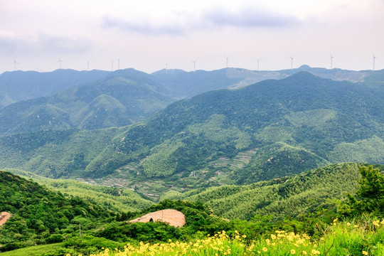 山峦起伏 层峦叠嶂 云雾缭绕