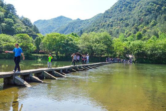 鼎湖峰