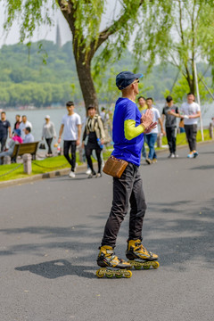白堤旱冰舞者