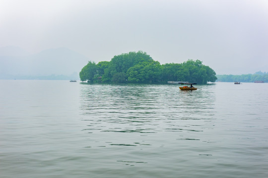 烟雨西湖