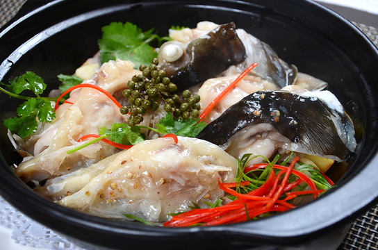 砂锅胡椒焗鱼头