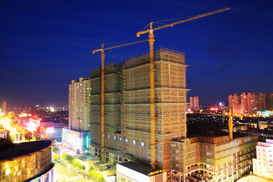 城市在建大楼夜景 有噪点