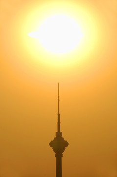 夕阳下的天津天塔
