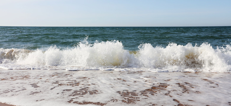 碧海蓝天海浪