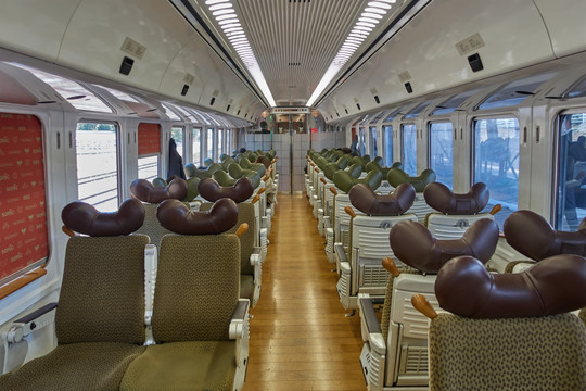 日本火车车厢内景