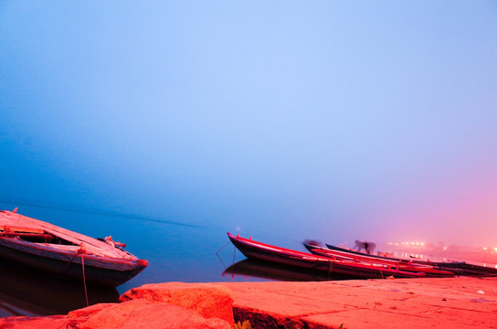 印度圣城瓦拉纳西 清晨的恒河