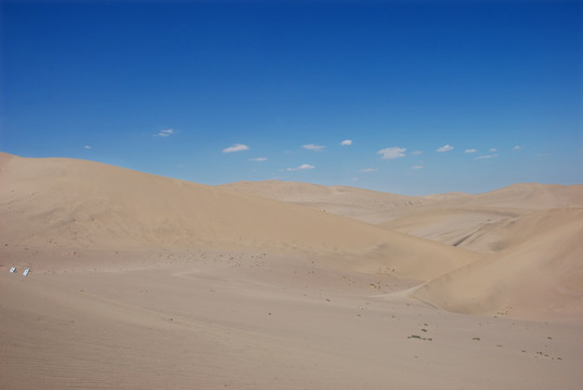 敦煌鸣沙山月牙泉风景区