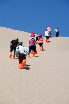 敦煌鸣沙山月牙泉风景区