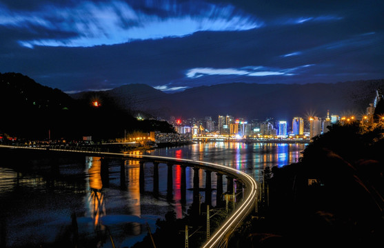 雨后夜色