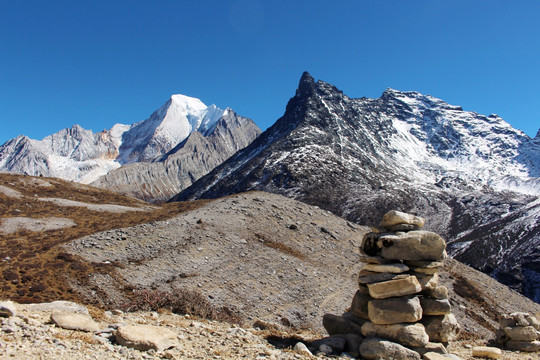 雪山尼玛堆