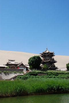 敦煌鸣沙山月牙泉风景区