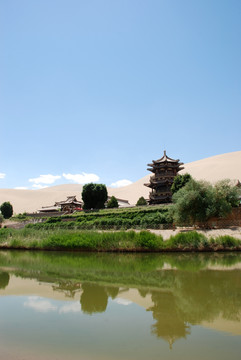 敦煌鸣沙山月牙泉风景区