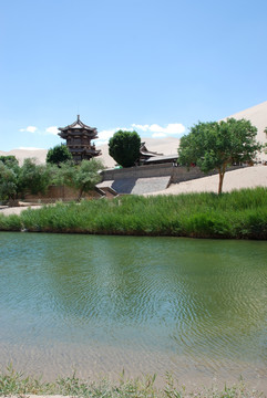 敦煌鸣沙山月牙泉风景区