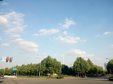 藍天下的城市