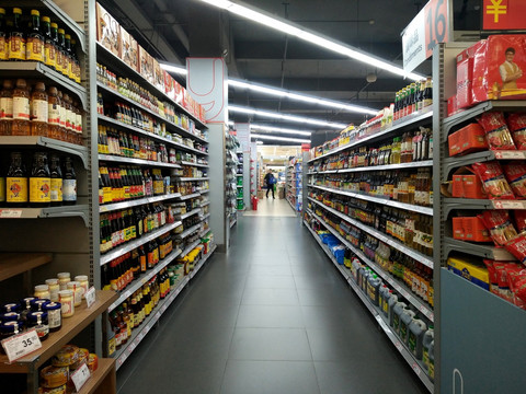 超市内景 调味料区域