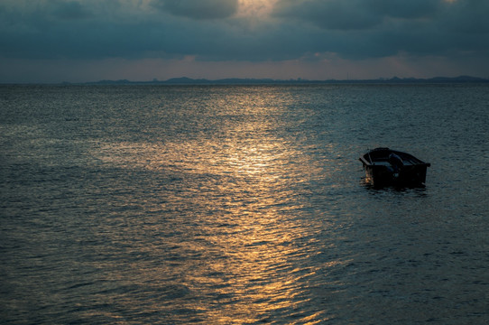 海上落日 晚霞 渔船 光影夕阳