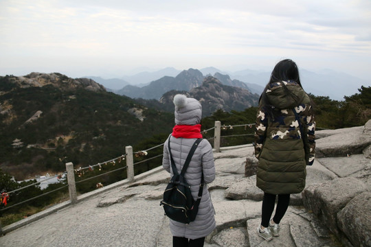 黄山光明顶游客