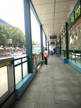 BRT 公交车站牌 地铁站牌