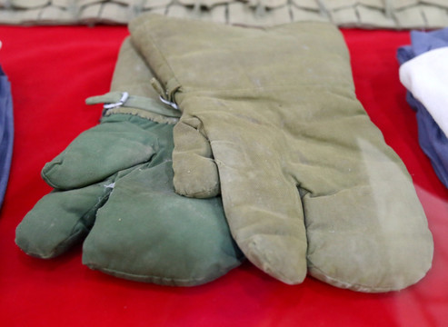晋冀鲁豫野战军使用的手套