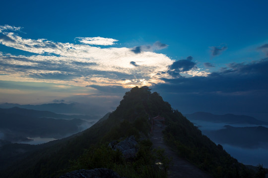 云海 洛阳山