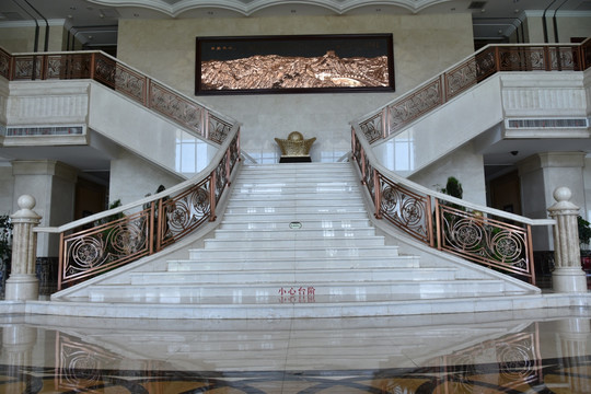 酒店大堂楼梯，大厅楼梯