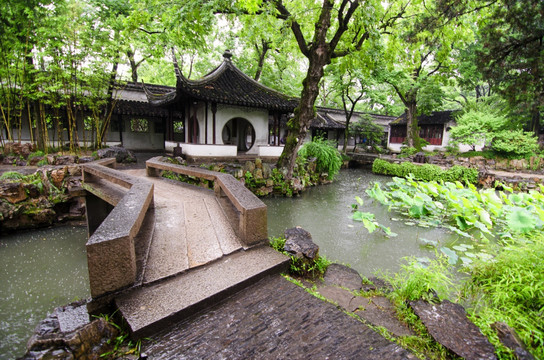 拙政园雨景