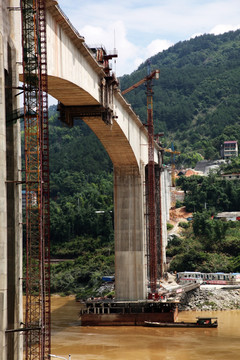 建設(shè)中的大橋