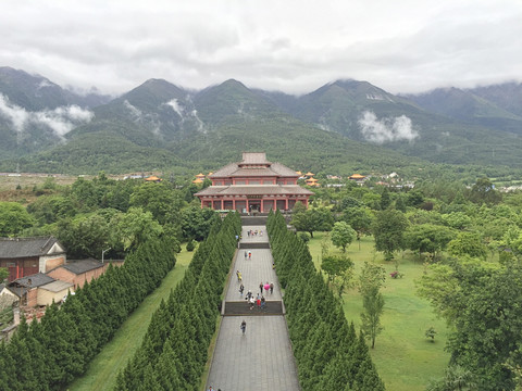 雨铜观音殿全貌