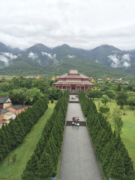 雨铜观音殿全貌