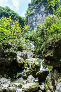 山间流水