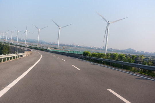 道路上的风车