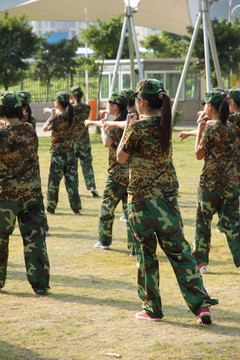 大學(xué)新生軍訓(xùn) 軍體拳